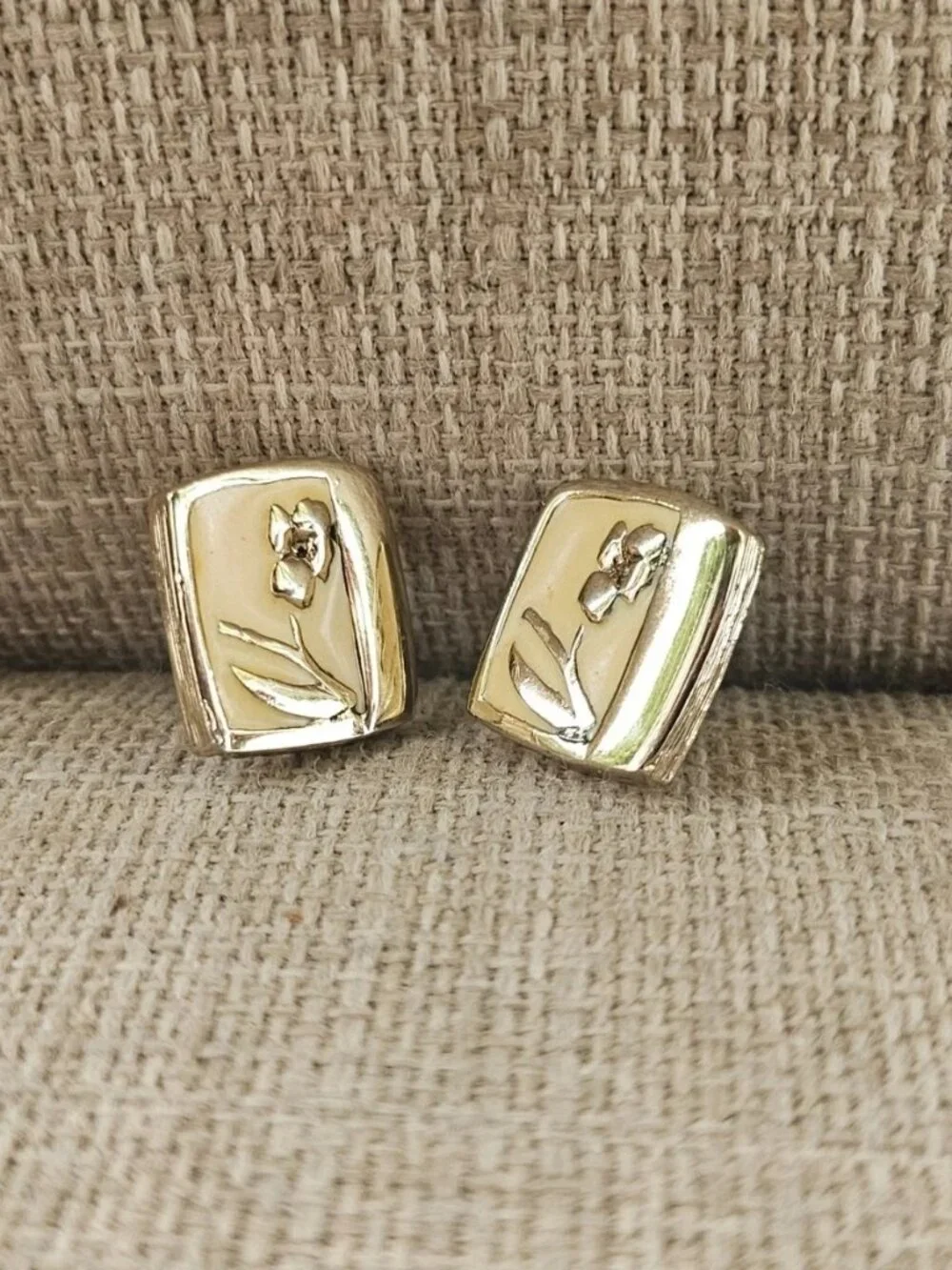 Vintage Clip On Stud Earring Gold Tone Flower Face Yellow Enamel Fashion Jewelry